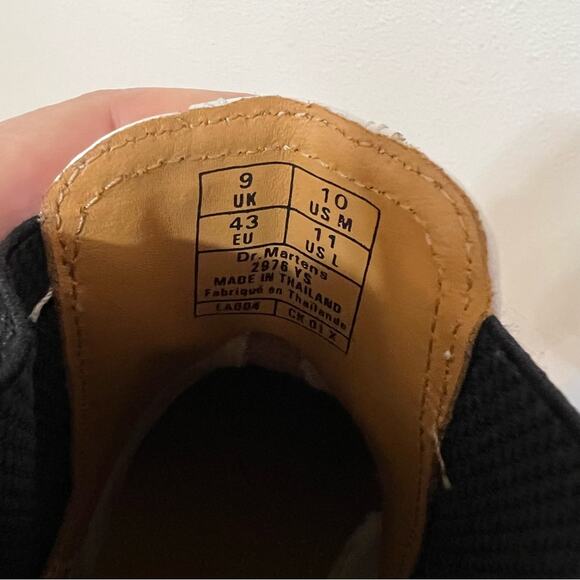 Dr. Martens 2976 YS Yellow Stitch Smooth Leather Chelsea Boots in White NEW 11 - Picture 6 of 7